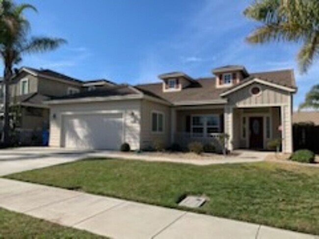 Building Photo - 4 bedroom 2 bathroom home Near Christofferson Pkwy Close to Walnut Elementary, Turlock Jr High Sc...