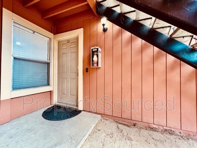Building Photo - 468 Cherry Ln