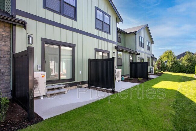 Building Photo - 2205 DeJong Dr