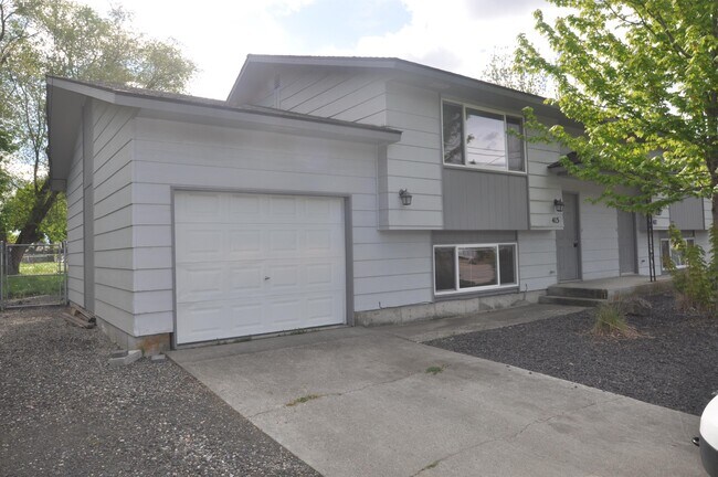 Building Photo - 415 S Bowdish Rd