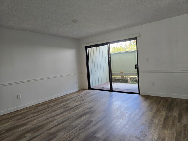 Building Photo - 714 N Irena Ave