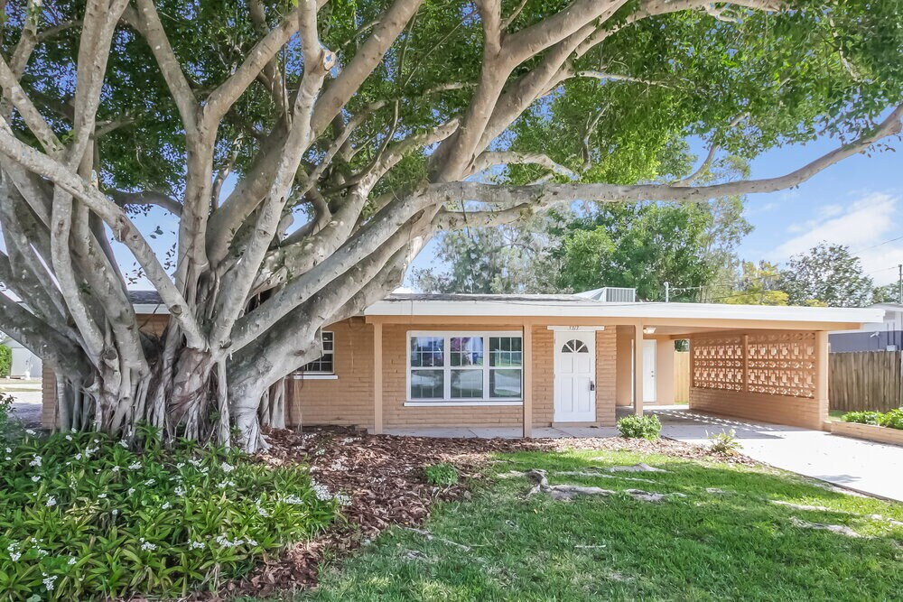 Primary Photo - 5313 8th St Ct W