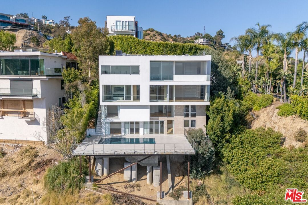 Foto principal - 1853 Sunset Plaza Dr