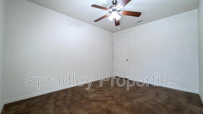 Building Photo - 112B Andy Ln