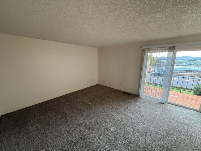 Building Photo - 653 Glen Creek Rd NW