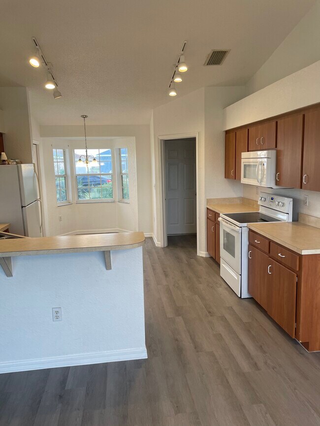 Kitchen - 545 Drayton Rd
