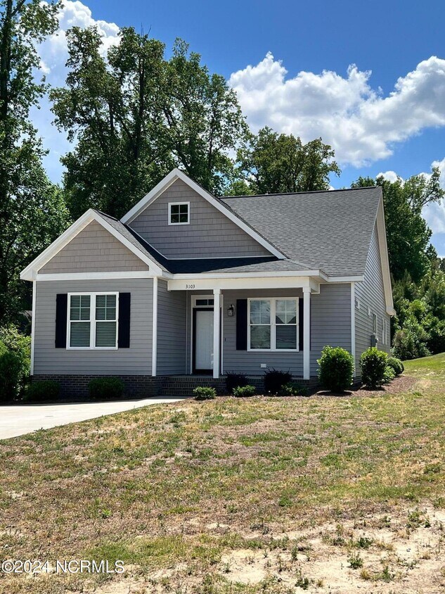 Foto principal - 3103 Brentwood Dr N