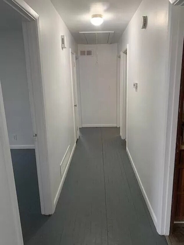 Building Photo - Rooms for rent in a shared home