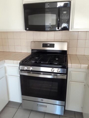 Foto del edificio - 852 W 24th St