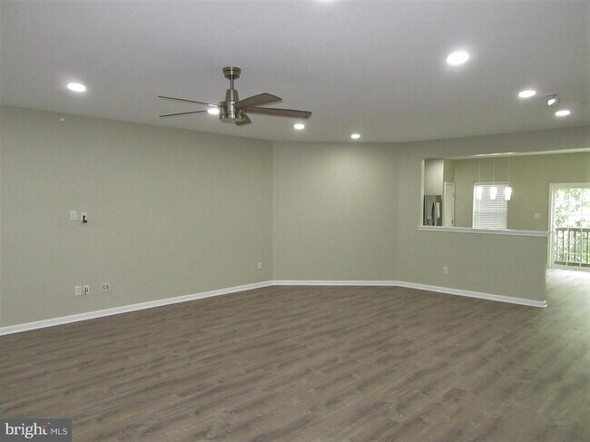 Building Photo - 707 S Twin Lakes Blvd