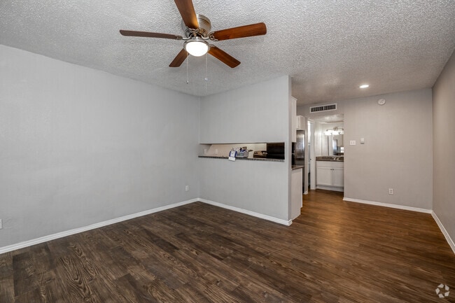 Studio - 364SF - Living/Sleeping Area - Parkridge