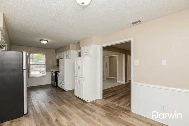 Foto del edificio - 501 Pheasant Ln, Desoto, TX 75115