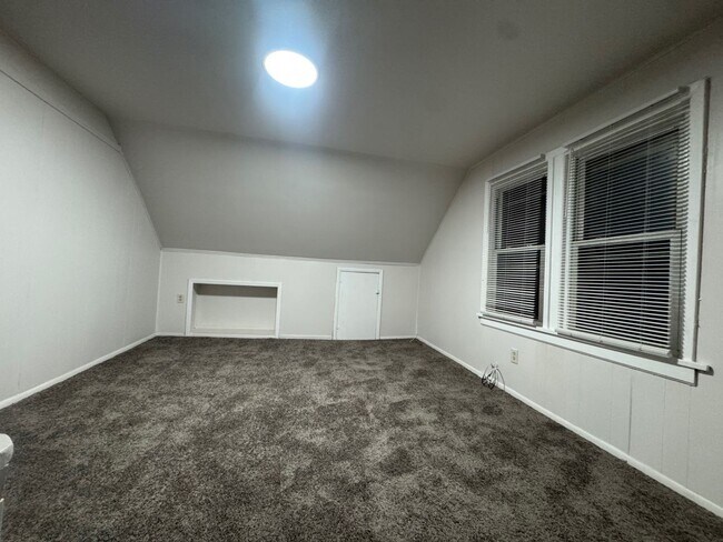 Building Photo - 3526 E 151st St