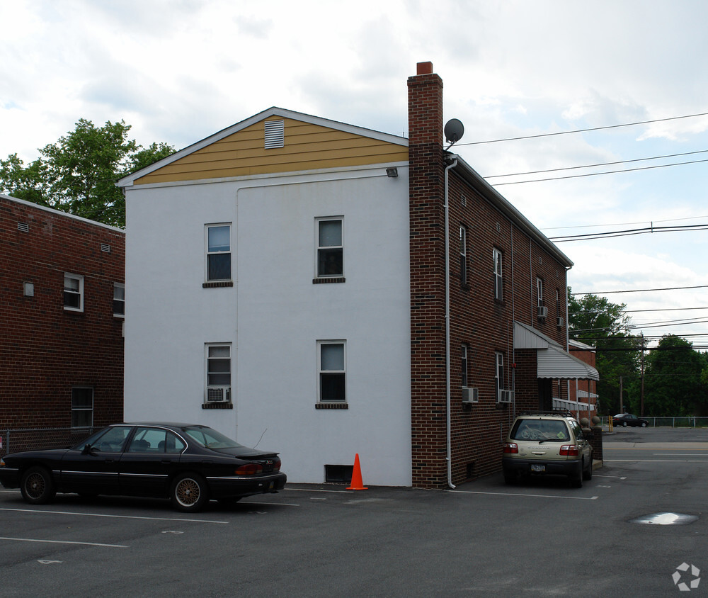 Building Photo - Vincent Apartments