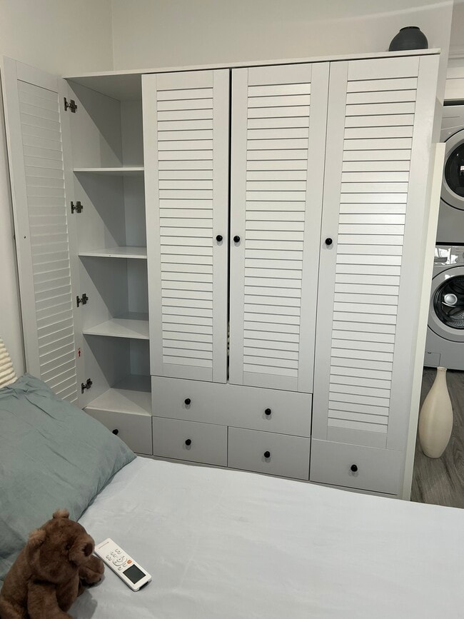 Wardrobe - 4555 Narrot St