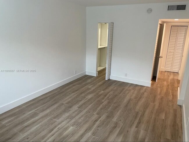 Foto del edificio - 100 Edgewater Dr