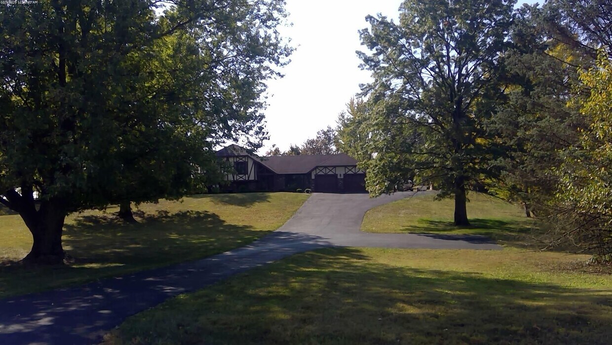 Primary Photo - Country Living