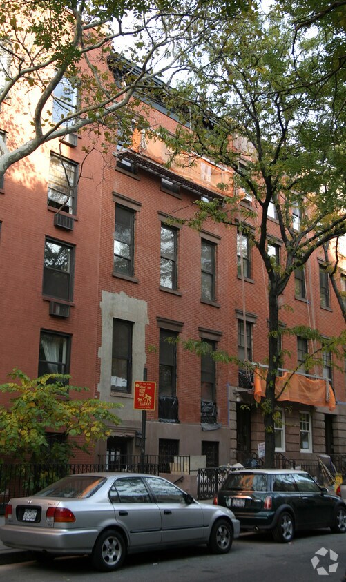 Foto principal - 331 W 22nd St