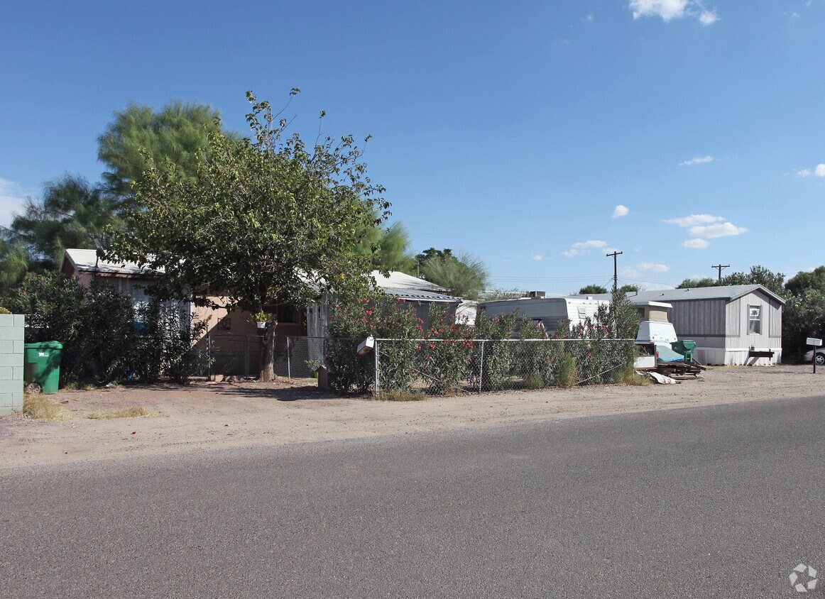 Primary Photo - 4652-4658 N Pamona Ave