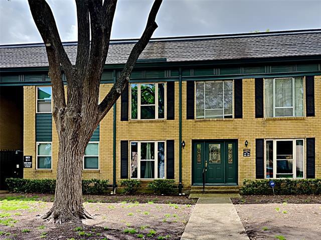 Foto principal - 6026 E University Blvd