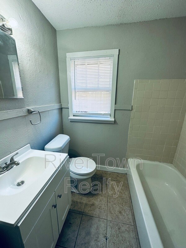 Foto del edificio - 2431 Cable Ave