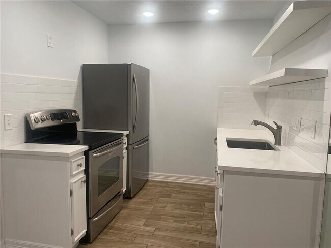 Building Photo - 606 Marshall St