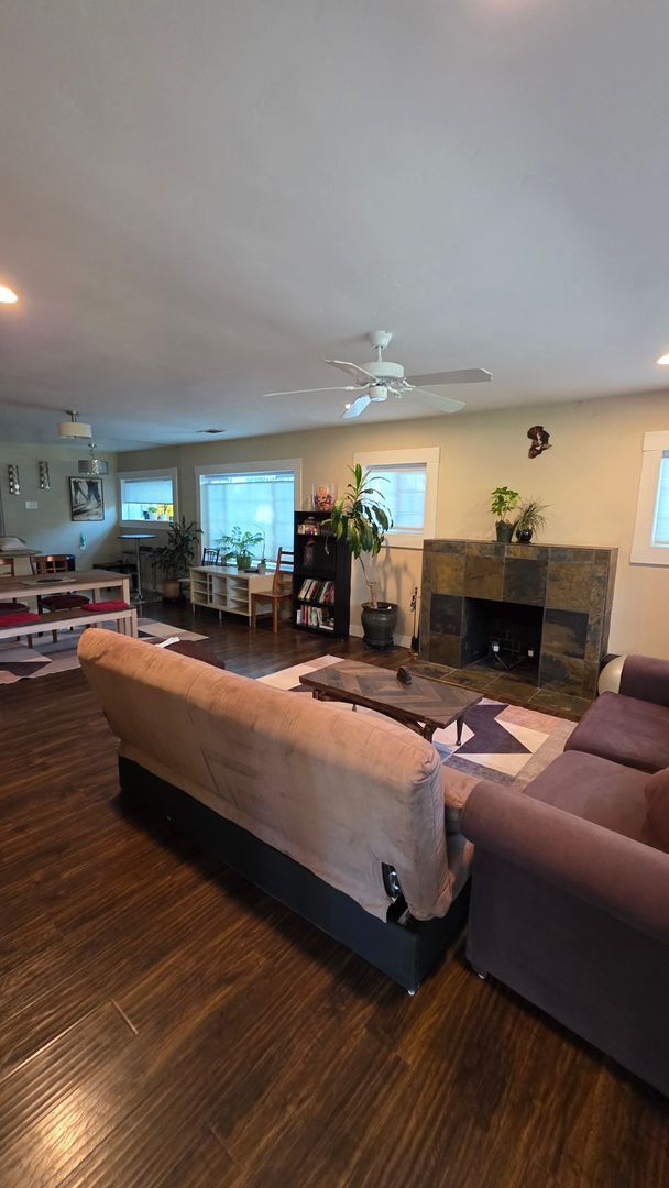 Foto del edificio - SHORT OR LONG TERM FURNISHED East Sac home...