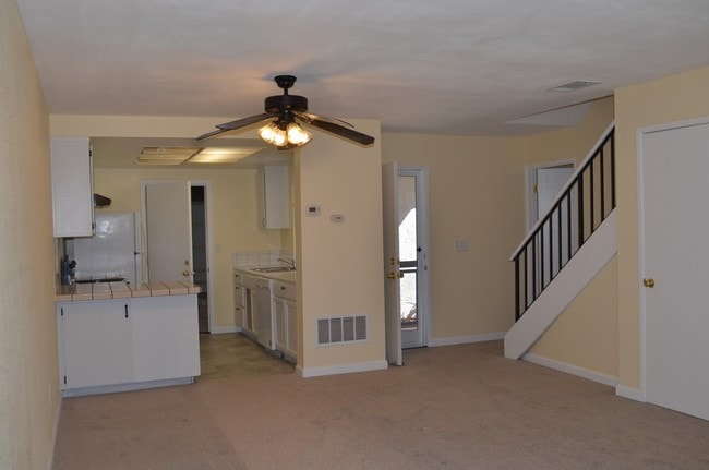 Building Photo - 759 Valley Green Dr