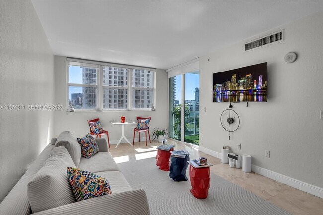 Foto del edificio - 500 NE 29th St