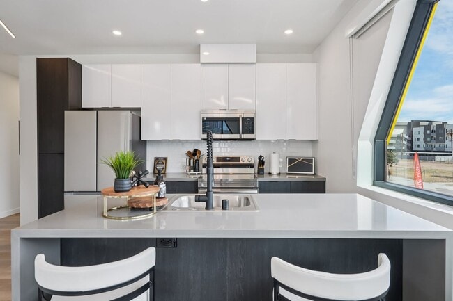 Interior Photo - Rainbow Road