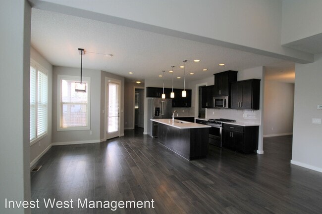 Building Photo - 4 br, 3.5 bath House - 4014 NE Tacoma Court