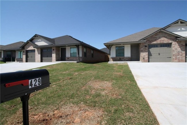 Foto del edificio - 431 Summit Ridge Dr Oklahoma City OK 73114