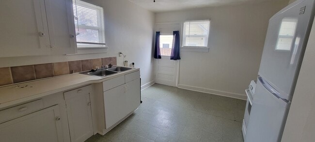 Building Photo - 803 Phay Ave
