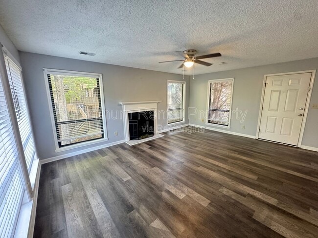 Foto del edificio - 1804 Pine Tree Dr