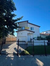 Building Photo - 136 W 84th St