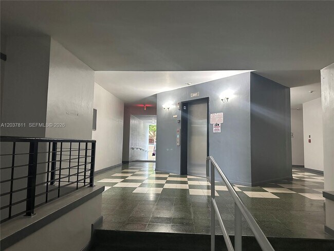 Foto del edificio - 7420 W 20th Ave