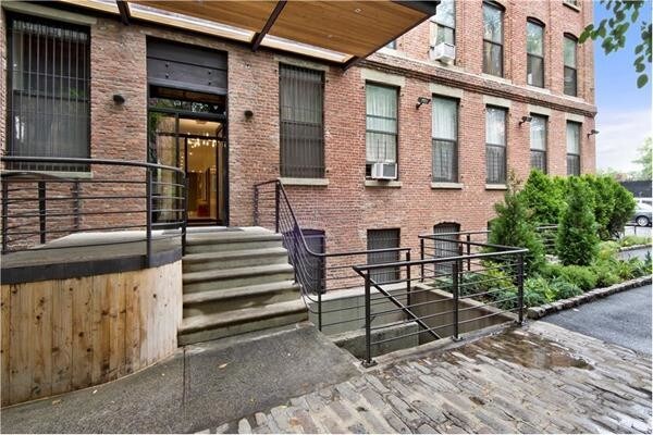 Foto del edificio - 139 Emerson Place