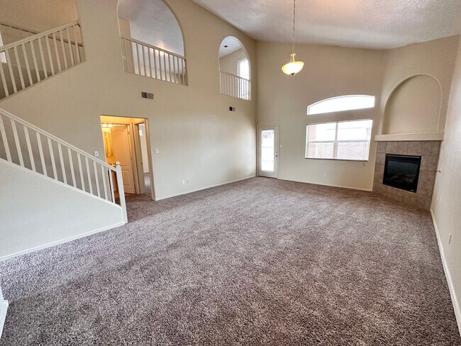 Building Photo - Move in Special! Stunning 2 story in Hunin...