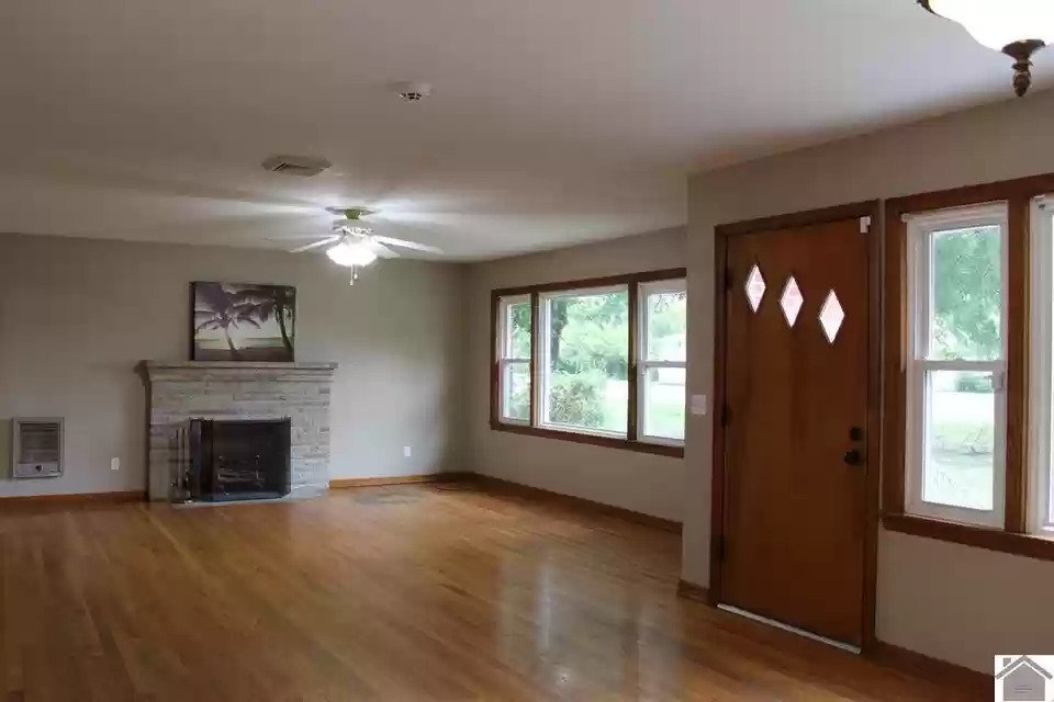 Primary Photo - 415 Sycamore St