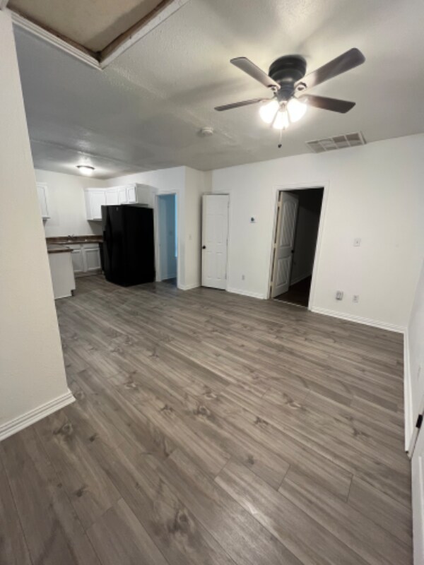 Building Photo - 2138 Custer Dr