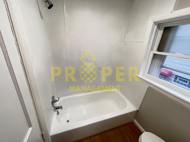 Foto del edificio - Cozy 2-Bedroom, 1-Bath Home with Off-Stree...