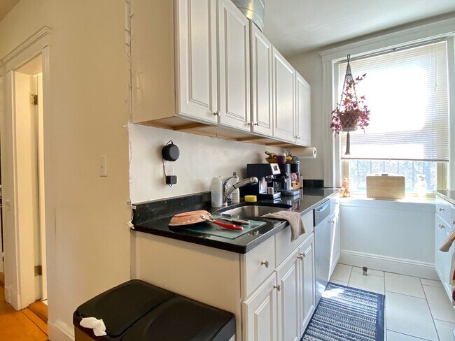 Foto del edificio - Updated Large One Bedroom Top Floor