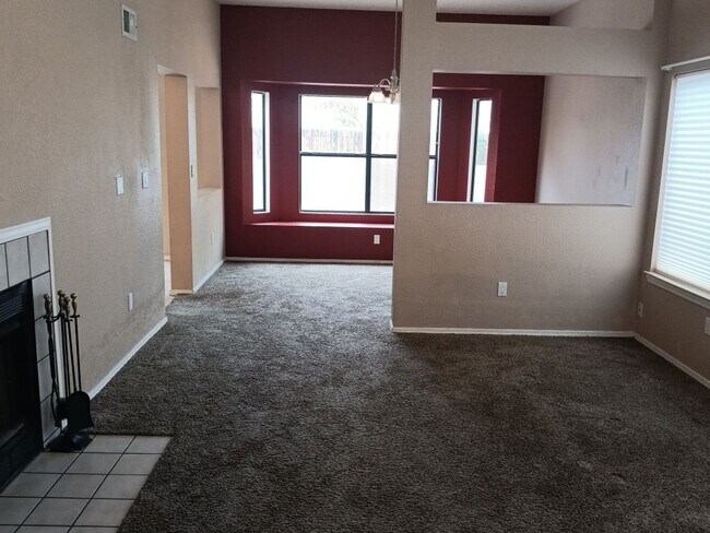 Building Photo - 3 Bedroom, 2.5 Bathroom Home! Schedule a Showing Today!