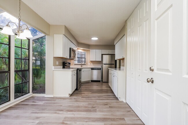 Foto del edificio - Spacious 3-Bedroom Eustis Home