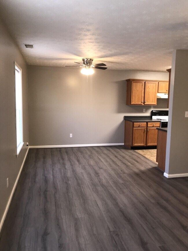 Foto del edificio - 124 Clover Ct