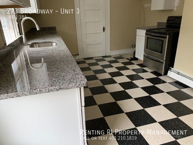 Building Photo - Spacious fully redone 3bed/ on Broadway, a...