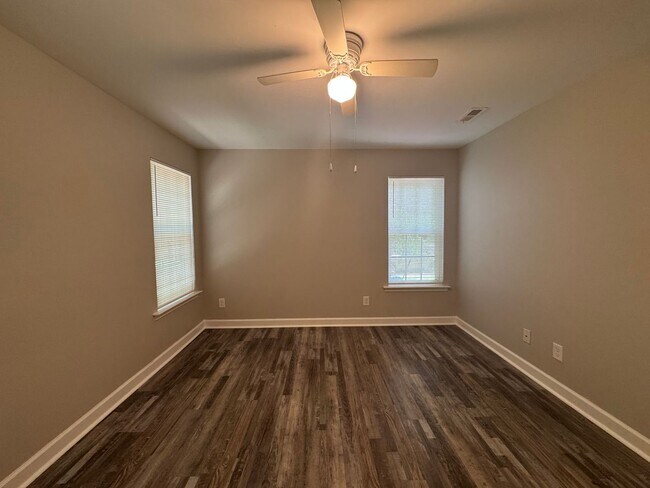 Building Photo - 3 Bedroom Near Downtown Wake Forest