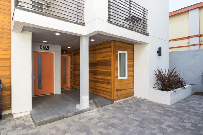Foto del edificio - 855 McCadden N Pl