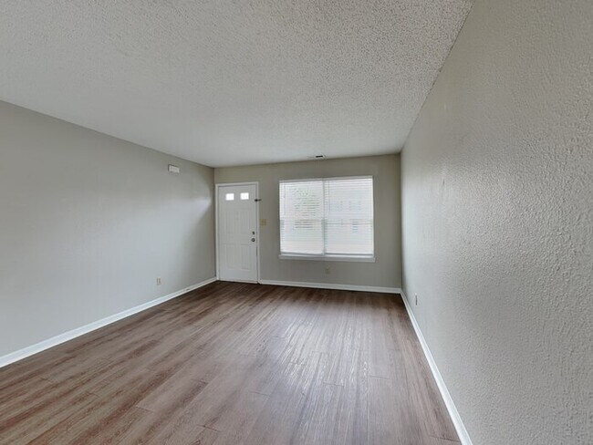 Foto del edificio - 4073 FairOaks Dr