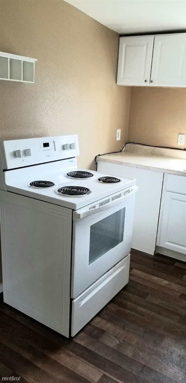 Building Photo - Studio, 1 bath 4plex - 202 Alder St